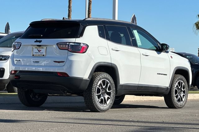 New 2026 Jeep Compass Trailhawk w/ Sun, Sound & Navigation Group AWD/4WD image 9