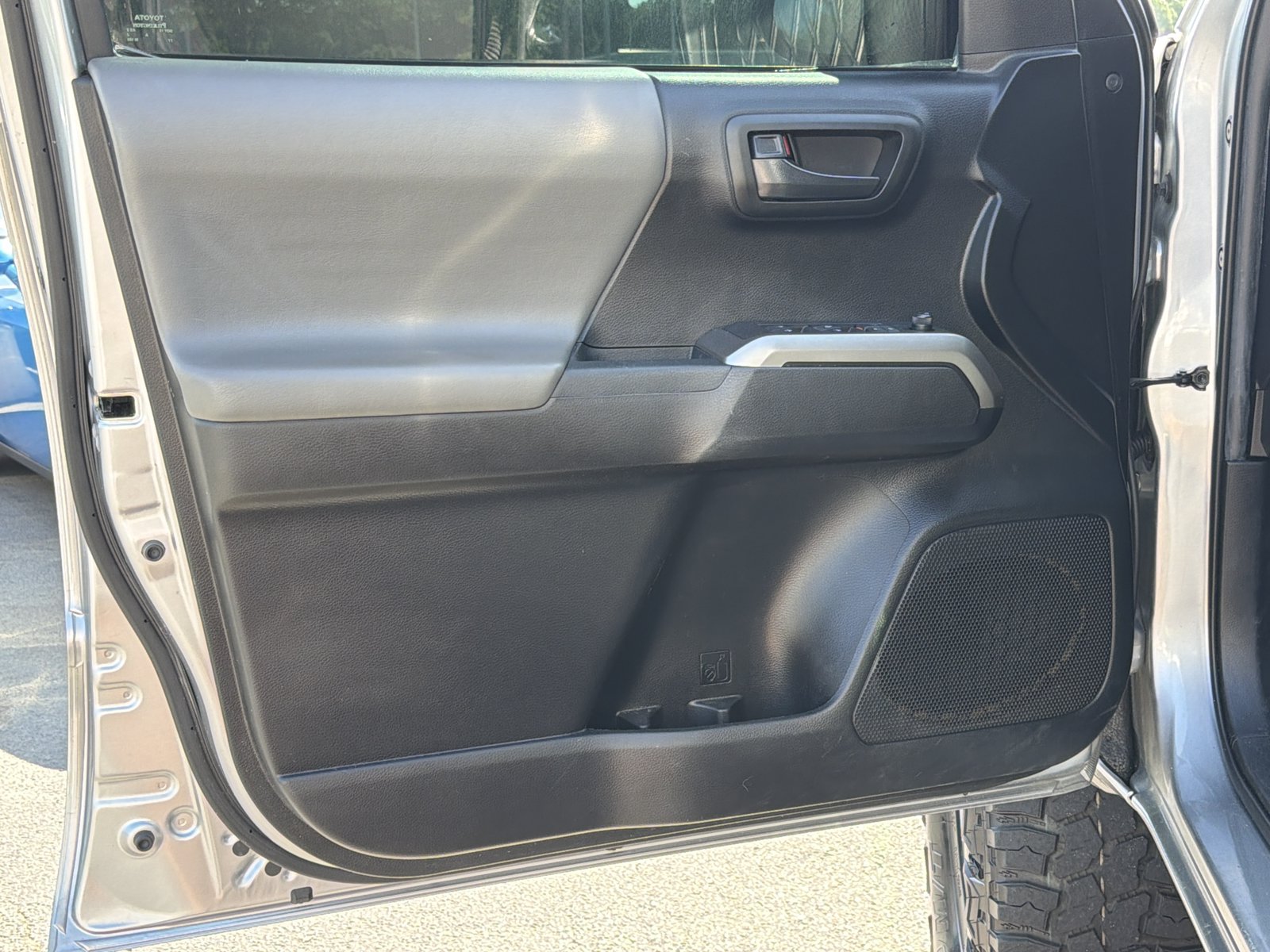 Used 2022 Toyota Tacoma SR5 w/ Technology Package RWD image 27