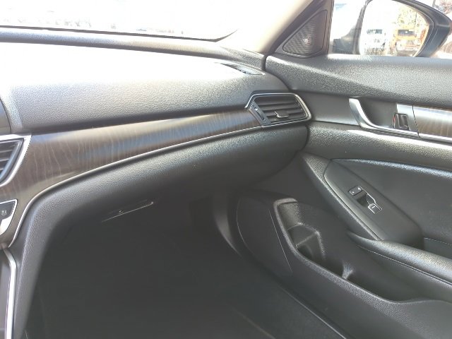 Used 2022 Honda Accord Touring image 8