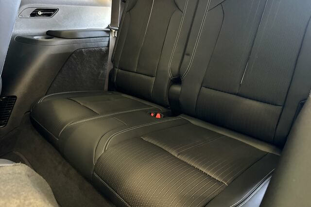 New 2027 Cadillac Vistiq Luxury w/ LPO, Floor Liner Package AWD/4WD image 15