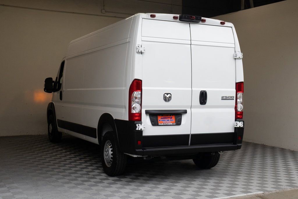 Used 2025 RAM ProMaster 2500 w/ Convenience Group image 9