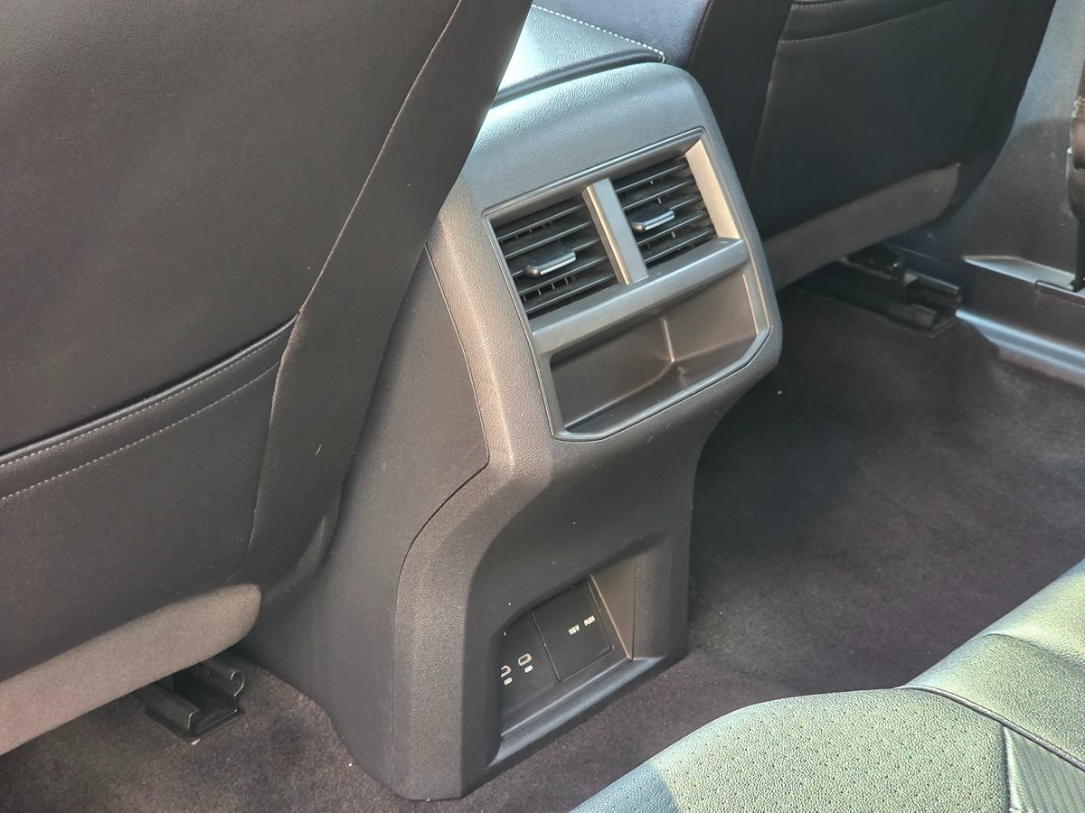 Used 2023 Volkswagen Atlas Cross Sport SE FWD image 27