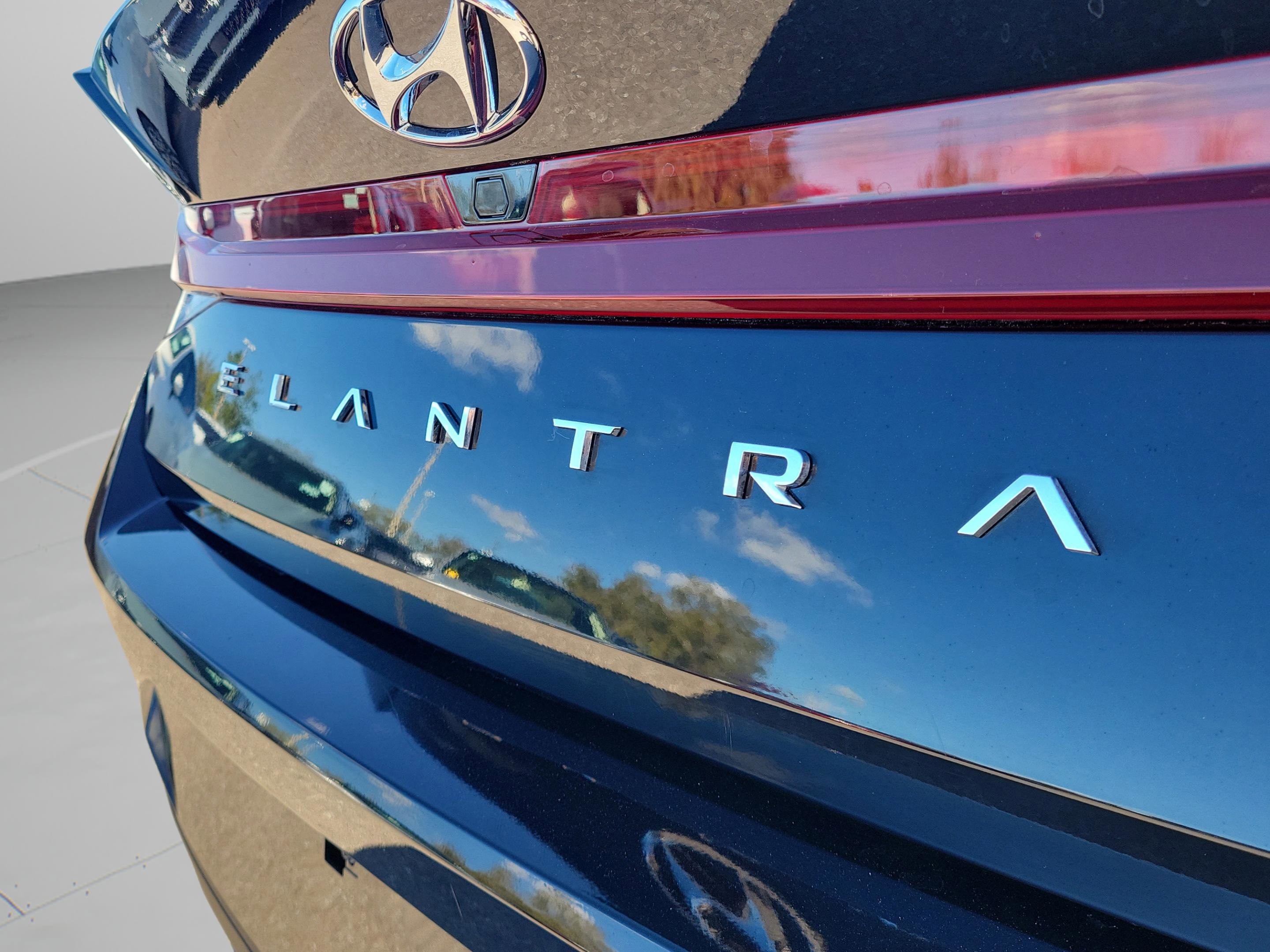 Used 2023 Hyundai Elantra SEL w/ Convenience Package image 29