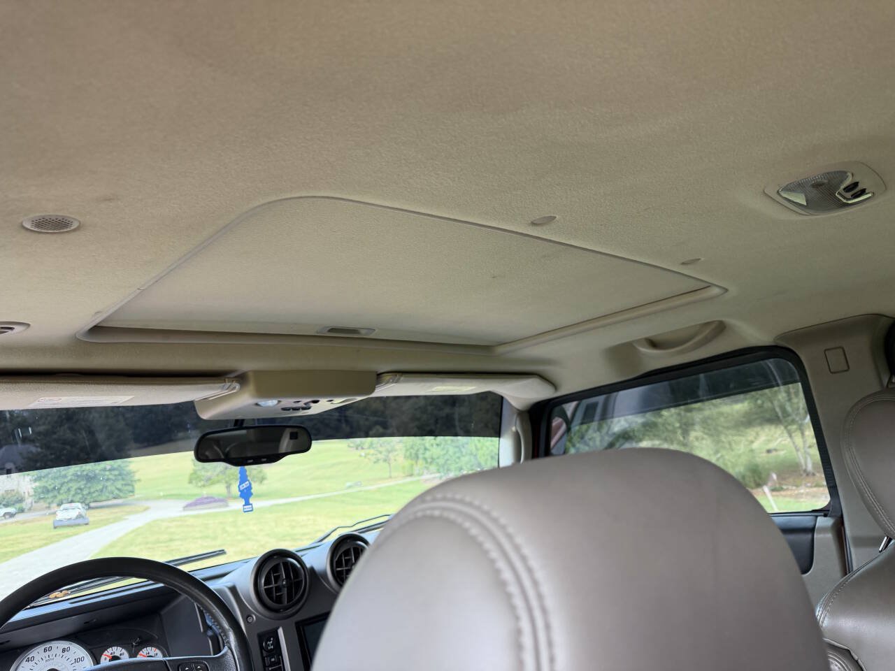 Used 2004 HUMMER H2 w/ Preferred Equipment Group AWD/4WD image 48