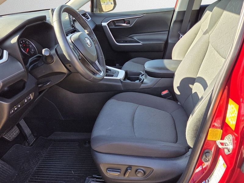 Used 2020 Toyota RAV4 XLE w/ Convenience Package image 7