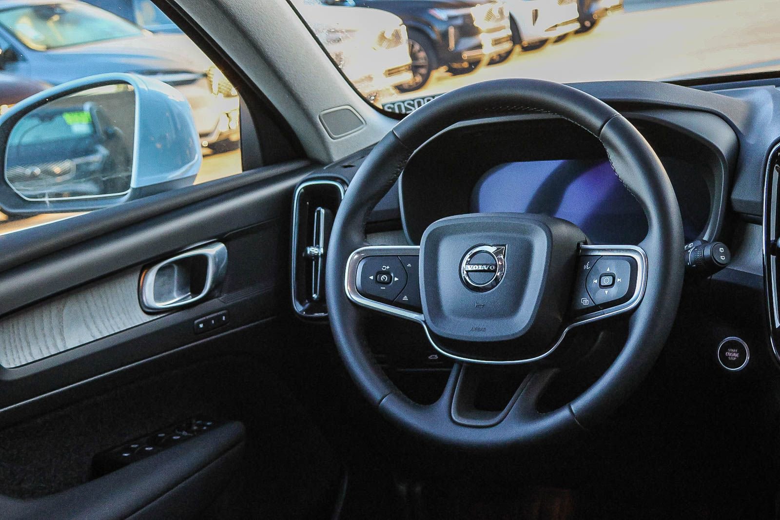 Used 2025 Volvo XC40 B5 Core image 25