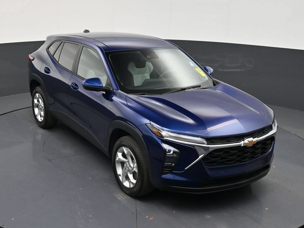 Used 2024 Chevrolet Trax LS w/ LS Convenience Package FWD image 17