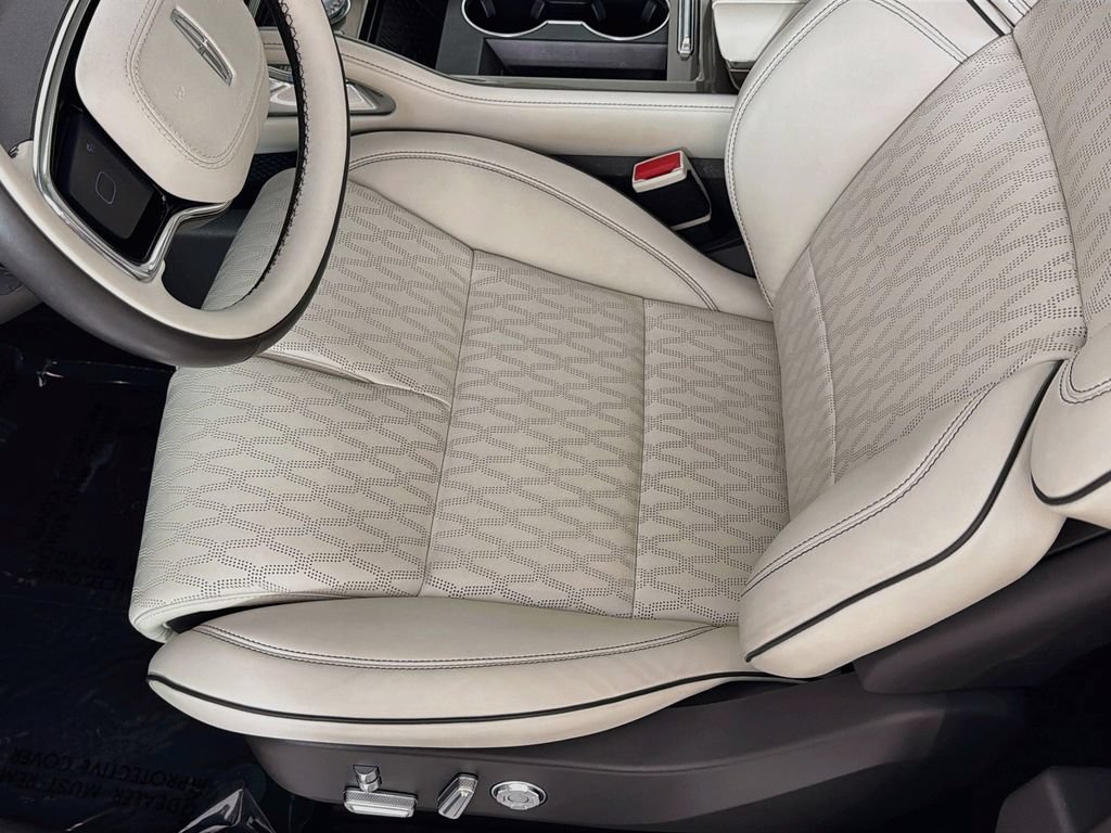 Certified 2024 Lincoln Nautilus Black Label w/ Jet Appearance Package (87T) AWD/4WD image 20
