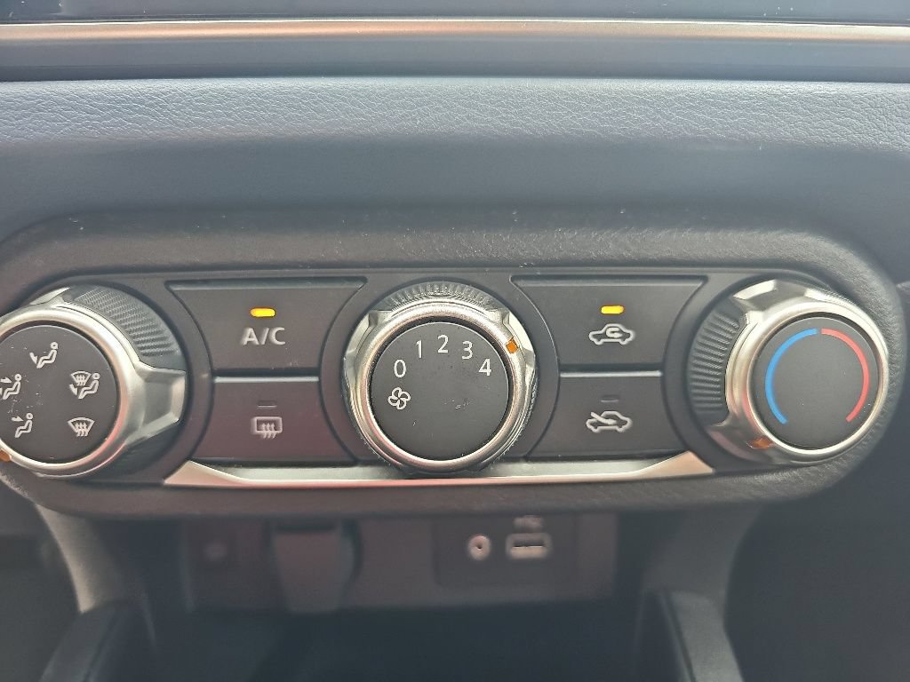 Used 2025 Nissan Versa SV FWD image 19