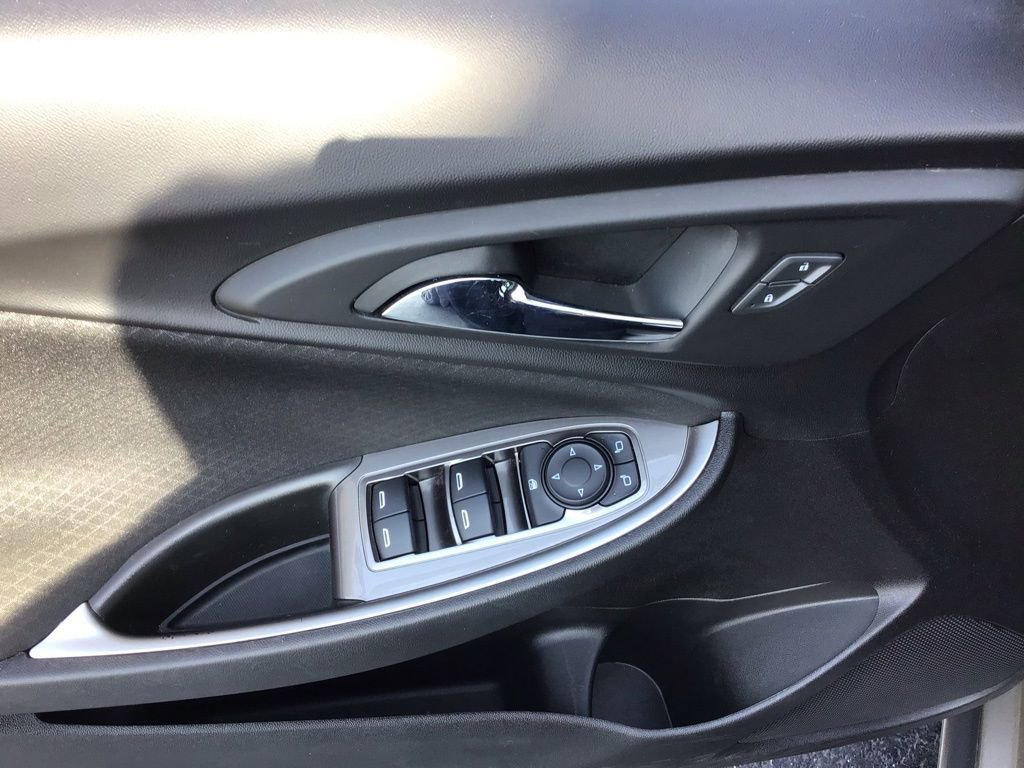 Used 2022 Chevrolet Malibu RS image 10