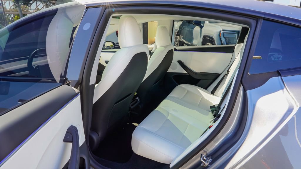 Used 2024 Tesla Model 3 Standard Range RWD image 11