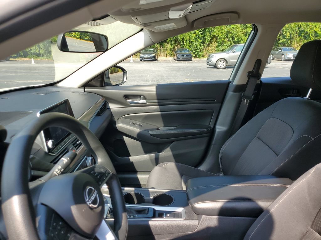 Used 2025 Nissan Altima 2.5 SV AWD/4WD image 19