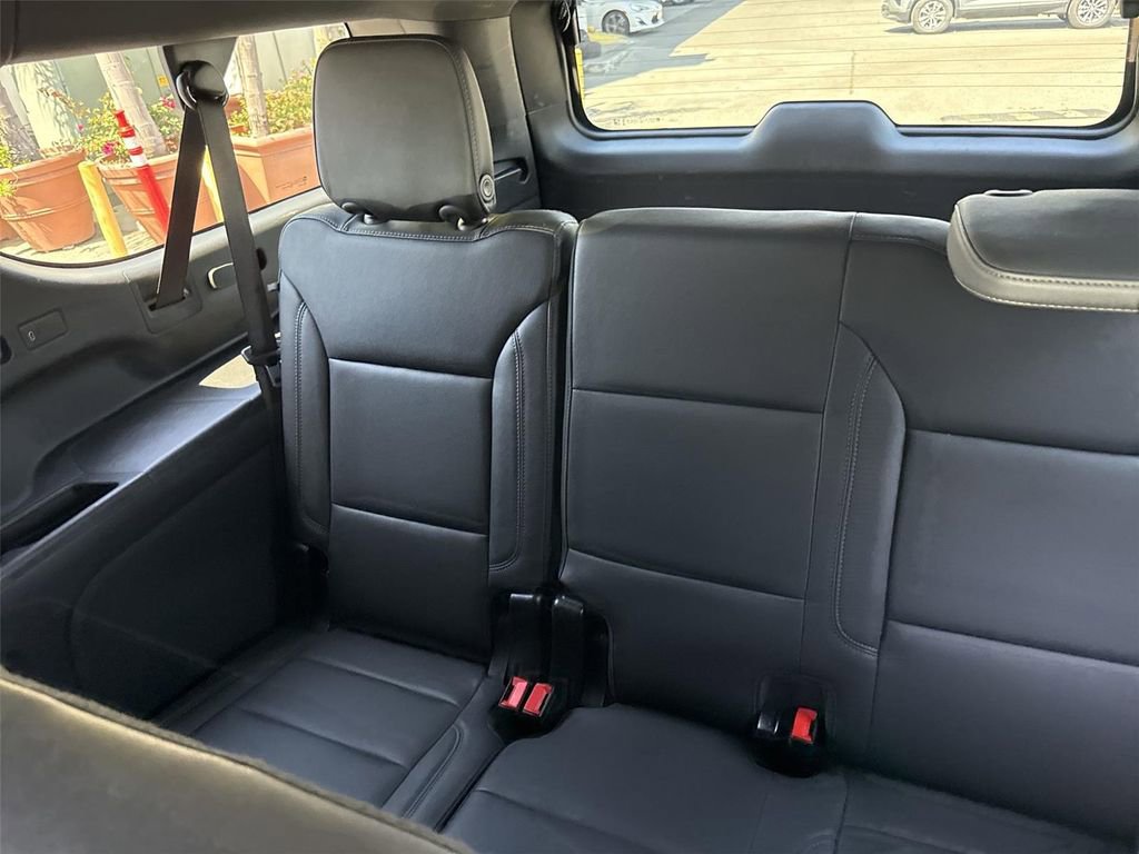 Used 2025 Chevrolet Suburban Z71 AWD/4WD image 34
