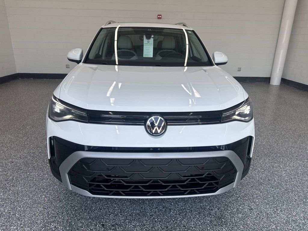 Certified 2025 Volkswagen Taos SE image 6