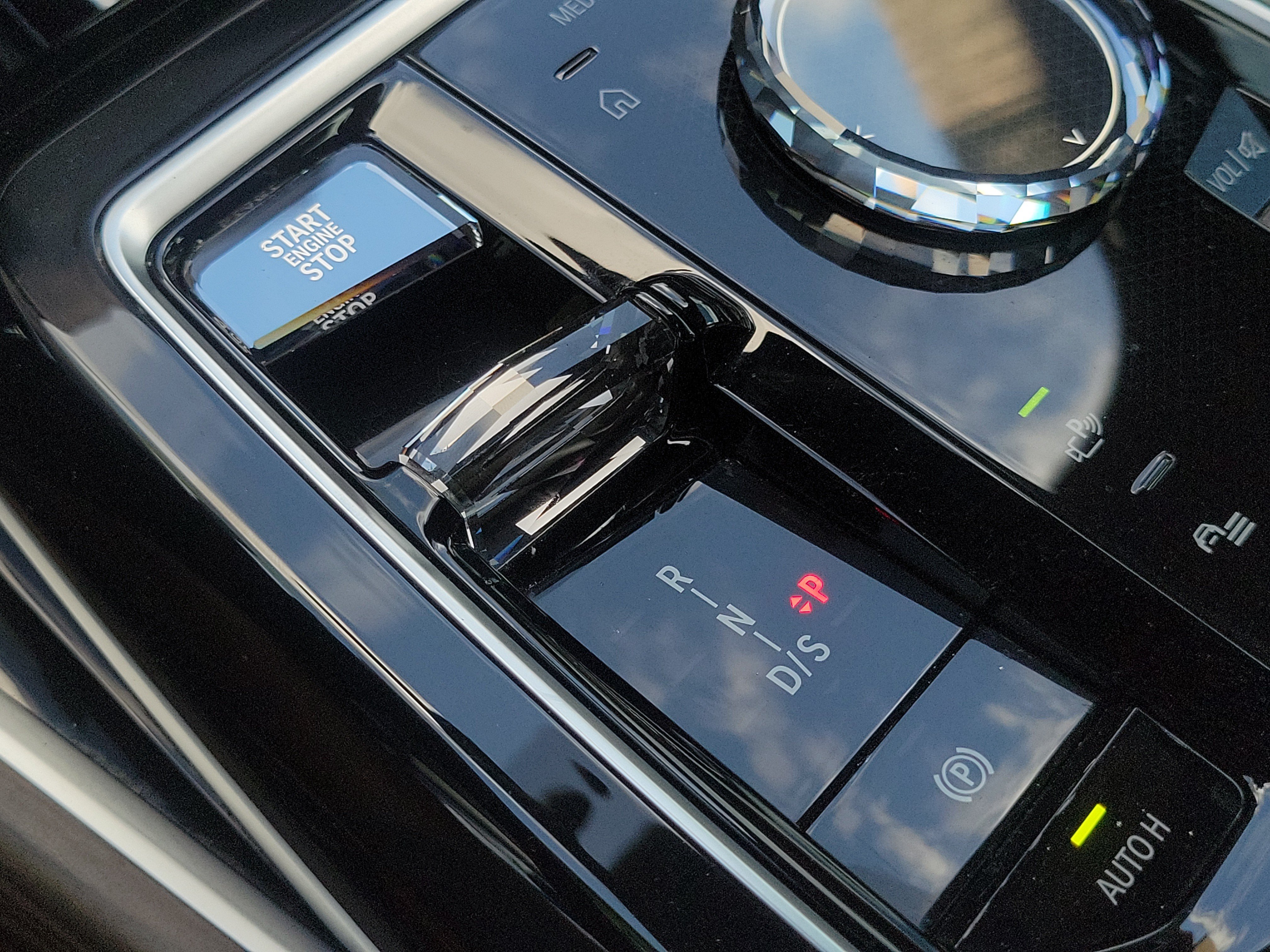 Certified 2023 BMW 740i RWD image 30