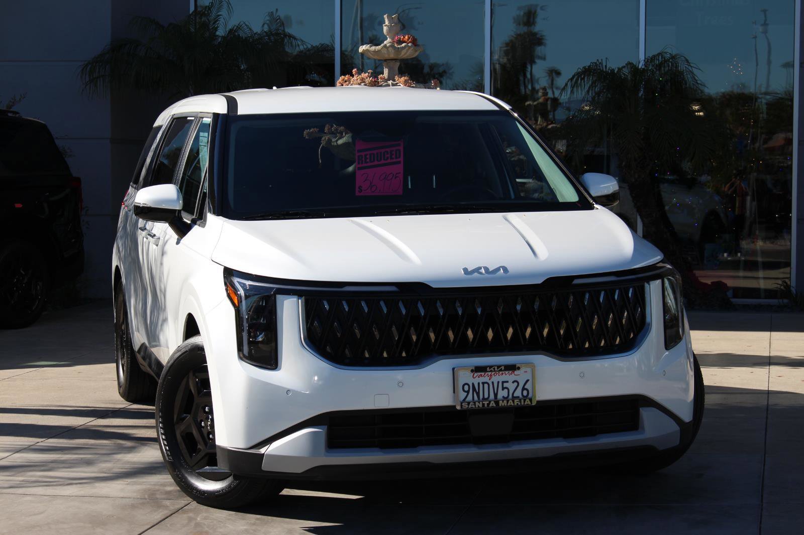 Certified 2025 Kia Carnival image 2