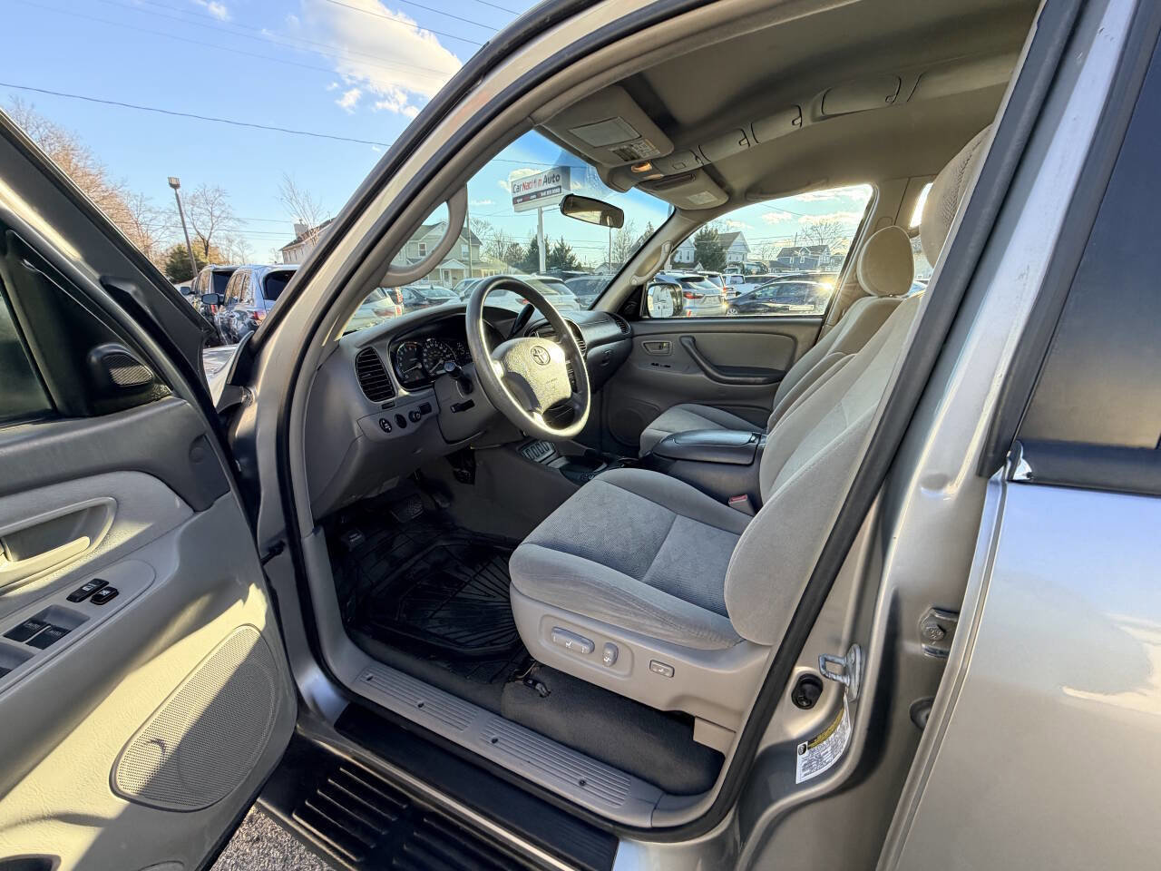 Used 2005 Toyota Sequoia SR5 image 19