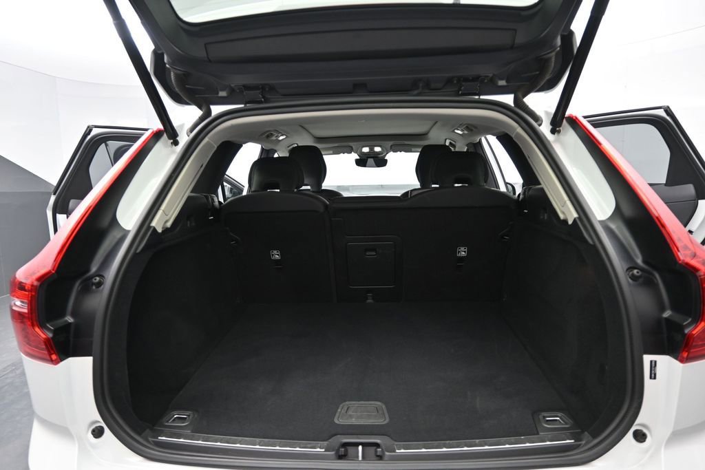 Used 2025 Volvo XC60 B5 Plus w/ Climate Package AWD/4WD image 14