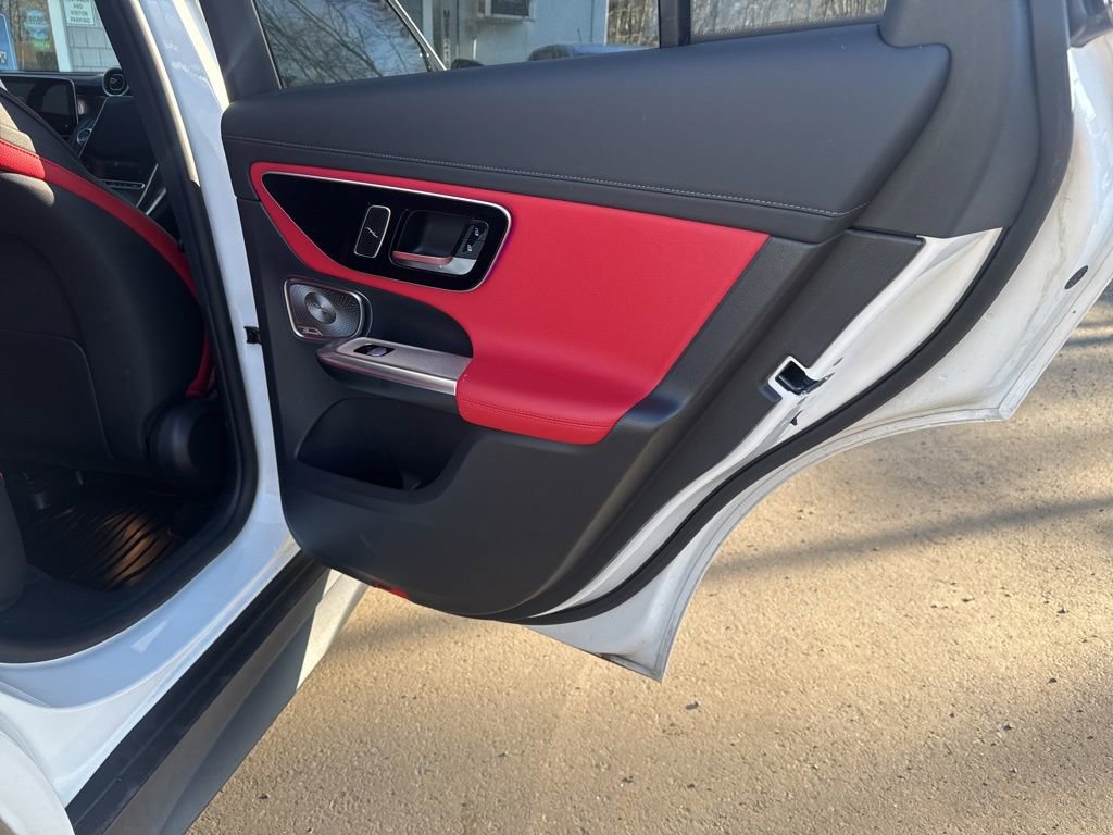 Used 2024 Mercedes-Benz GLC 300 4MATIC image 42