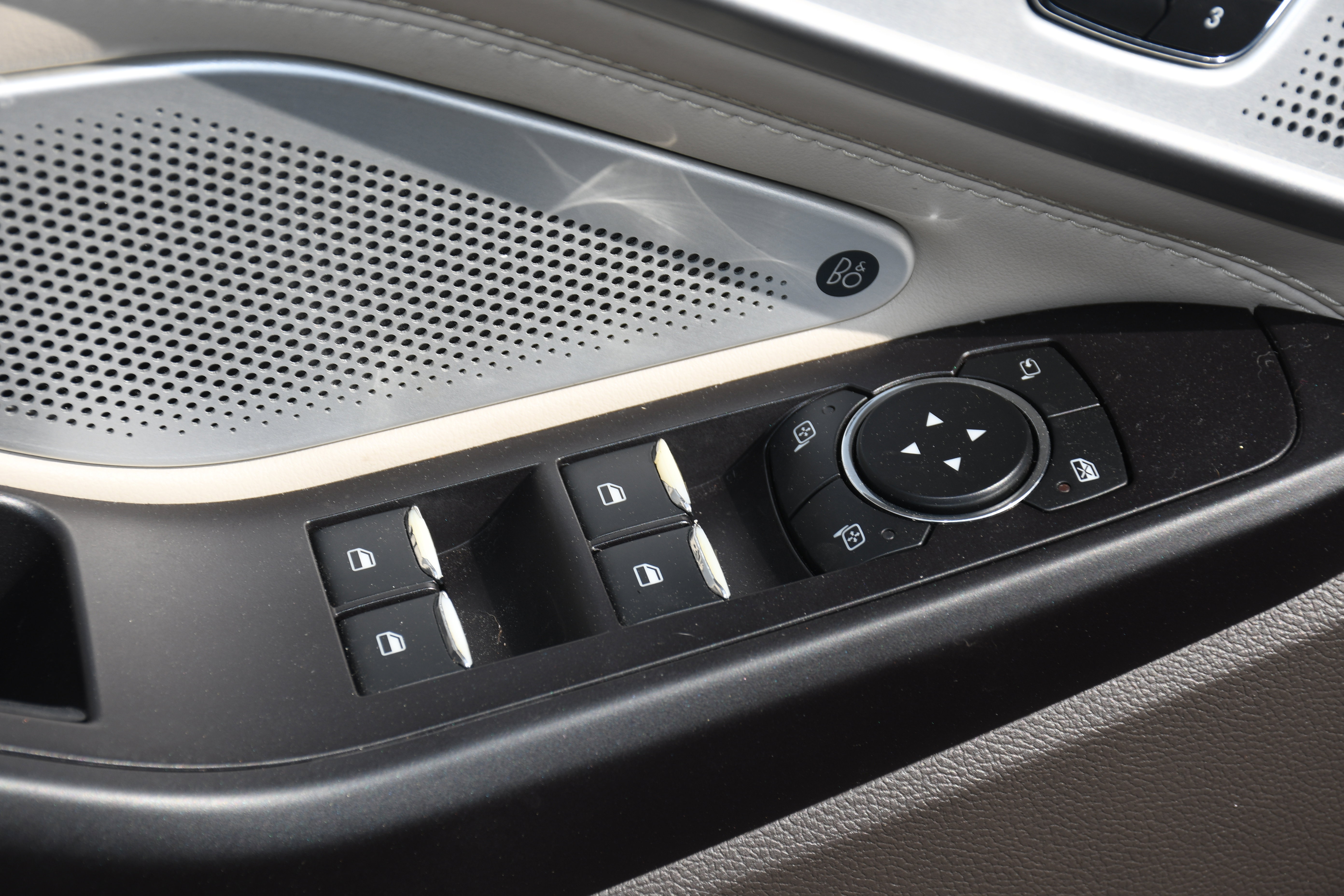 Used 2020 Ford Explorer Platinum w/ Premium Technology Package image 11