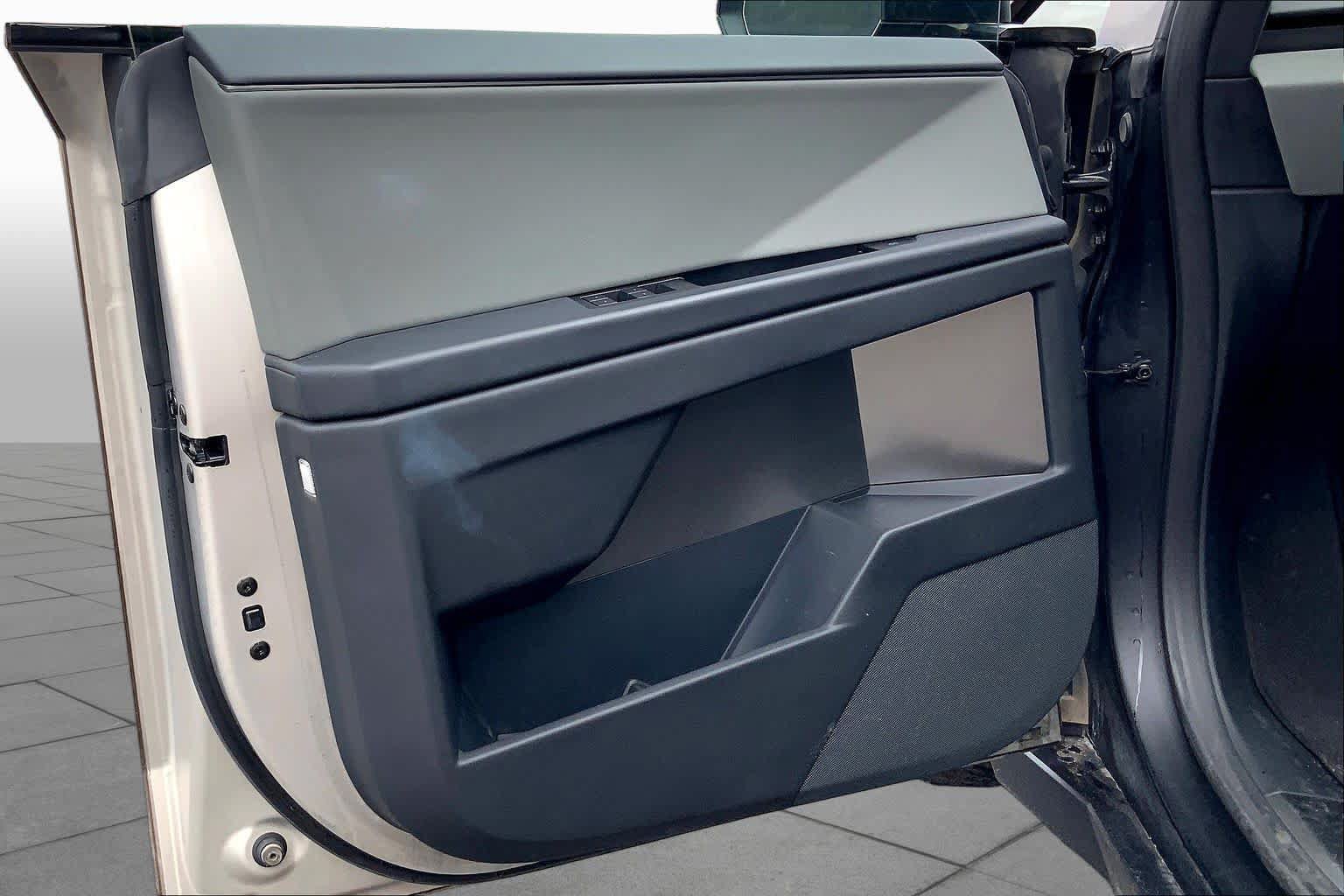 Used 2025 Tesla Cybertruck AWD Crew Cab image 21