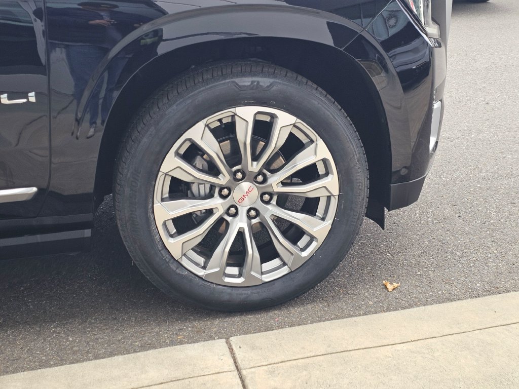Used 2024 GMC Yukon Denali w/ Denali Reserve Package AWD/4WD image 9