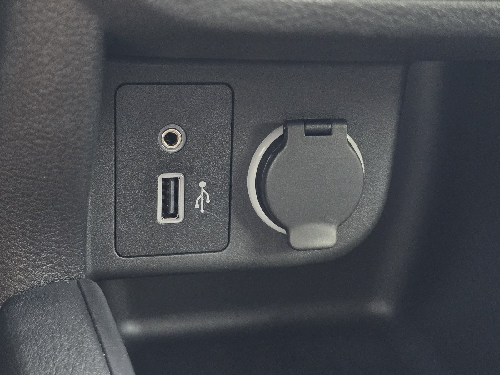 Certified 2025 Nissan Kicks Play S FWD image 20