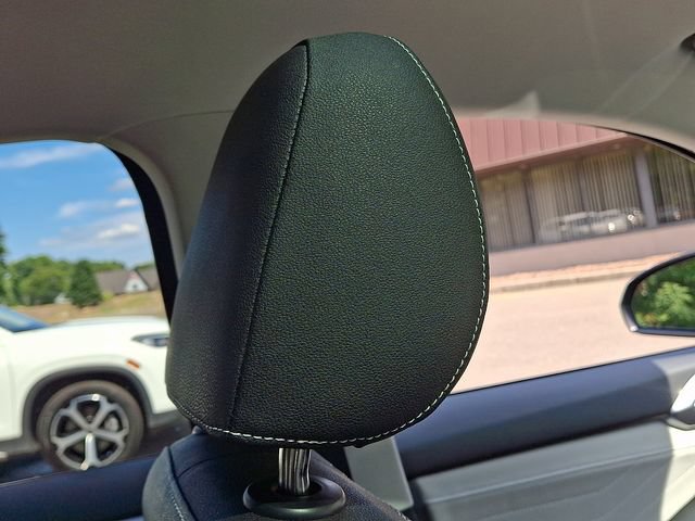 Certified 2025 Volkswagen Taos SEL AWD/4WD image 13