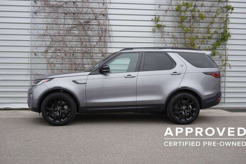 Used 2025 Land Rover Discovery S image 8