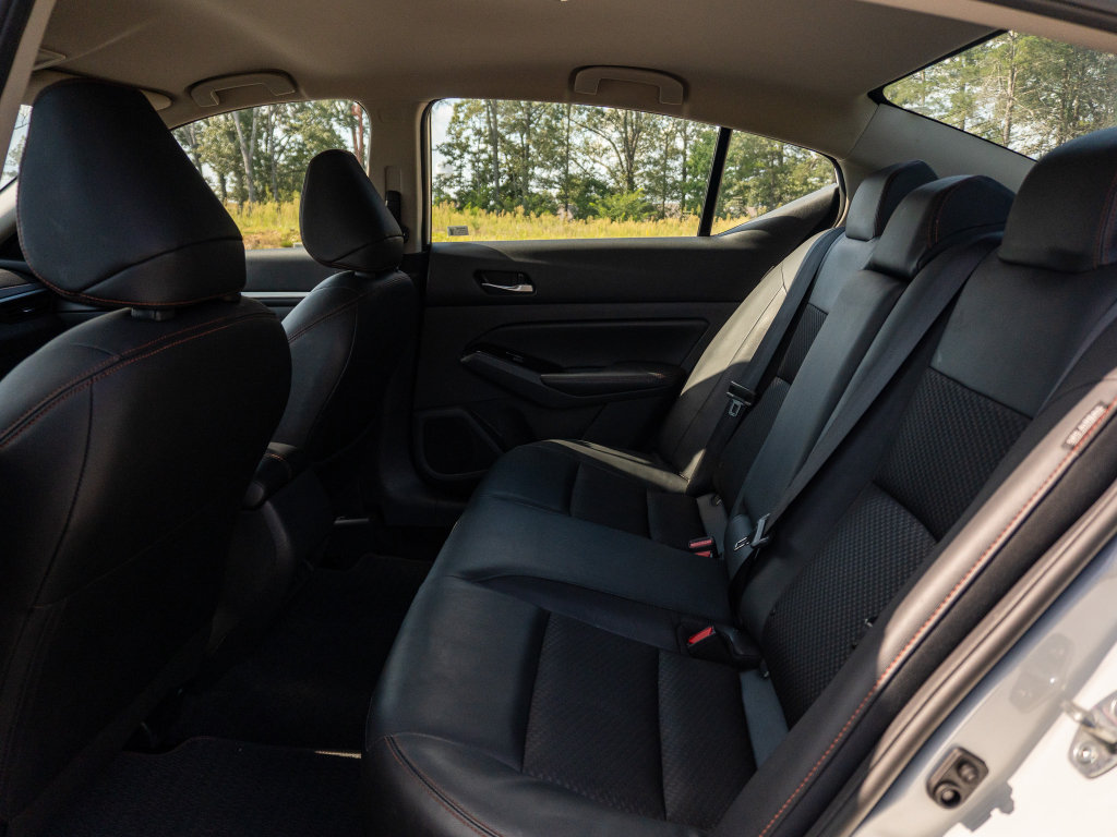 Used 2025 Nissan Altima 2.5 SR FWD image 15