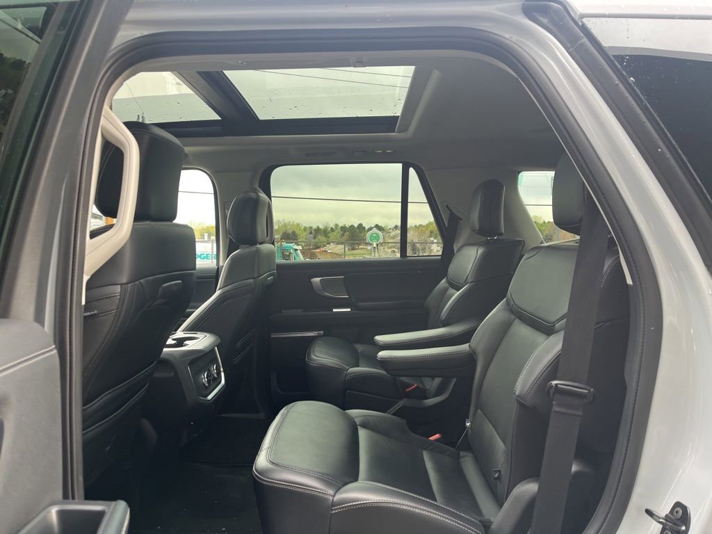 Used 2025 Ford Expedition Platinum image 9