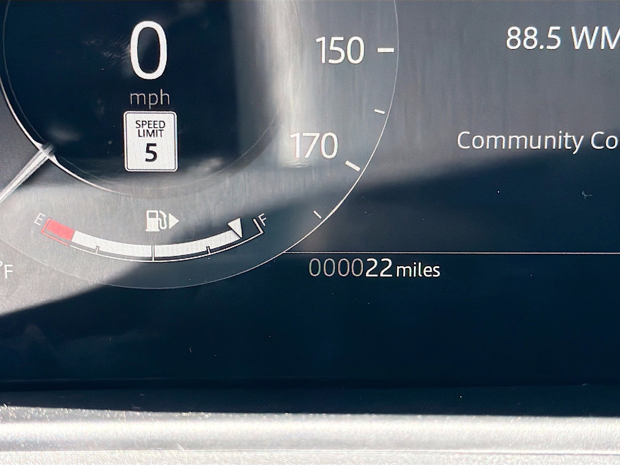 New 2026 Land Rover Range Rover Velar Dynamic SE image 39