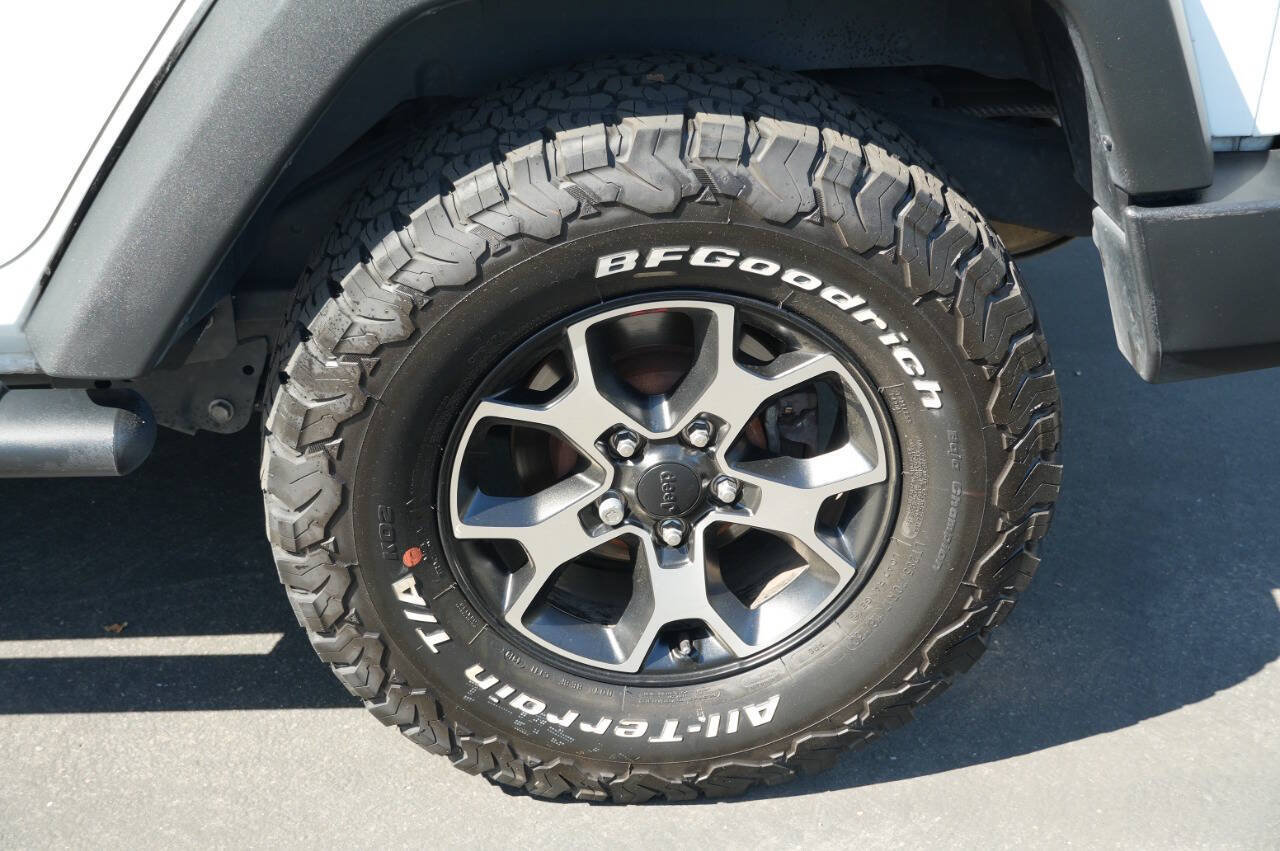 Used 2014 Jeep Wrangler Unlimited Sport w/ Mopar Black Appearance Group AWD/4WD image 5