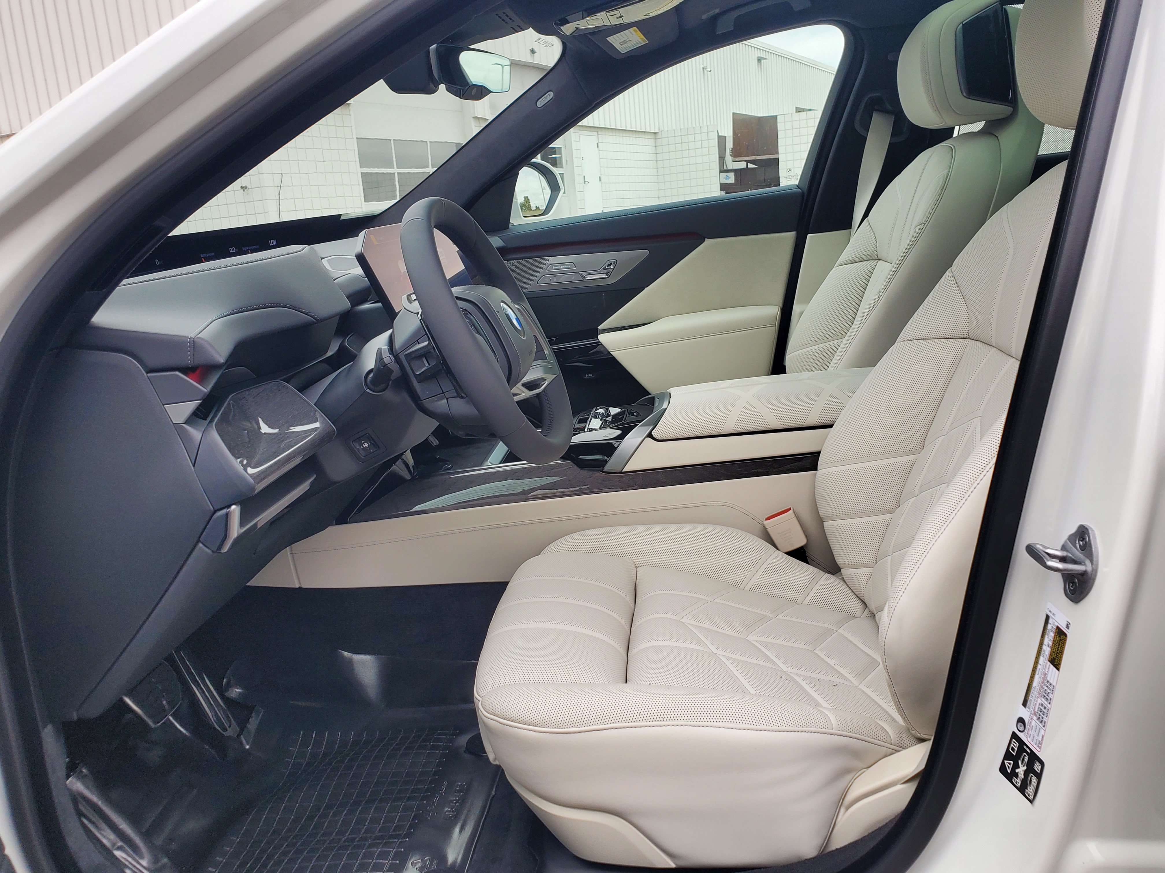 New 2027 BMW 740i xDrive w/ Executive Package AWD/4WD image 9