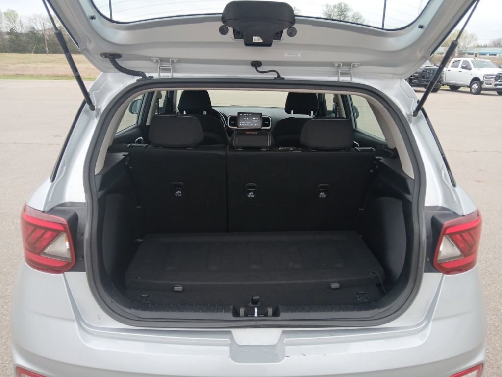 Used 2023 Hyundai Venue SEL image 33