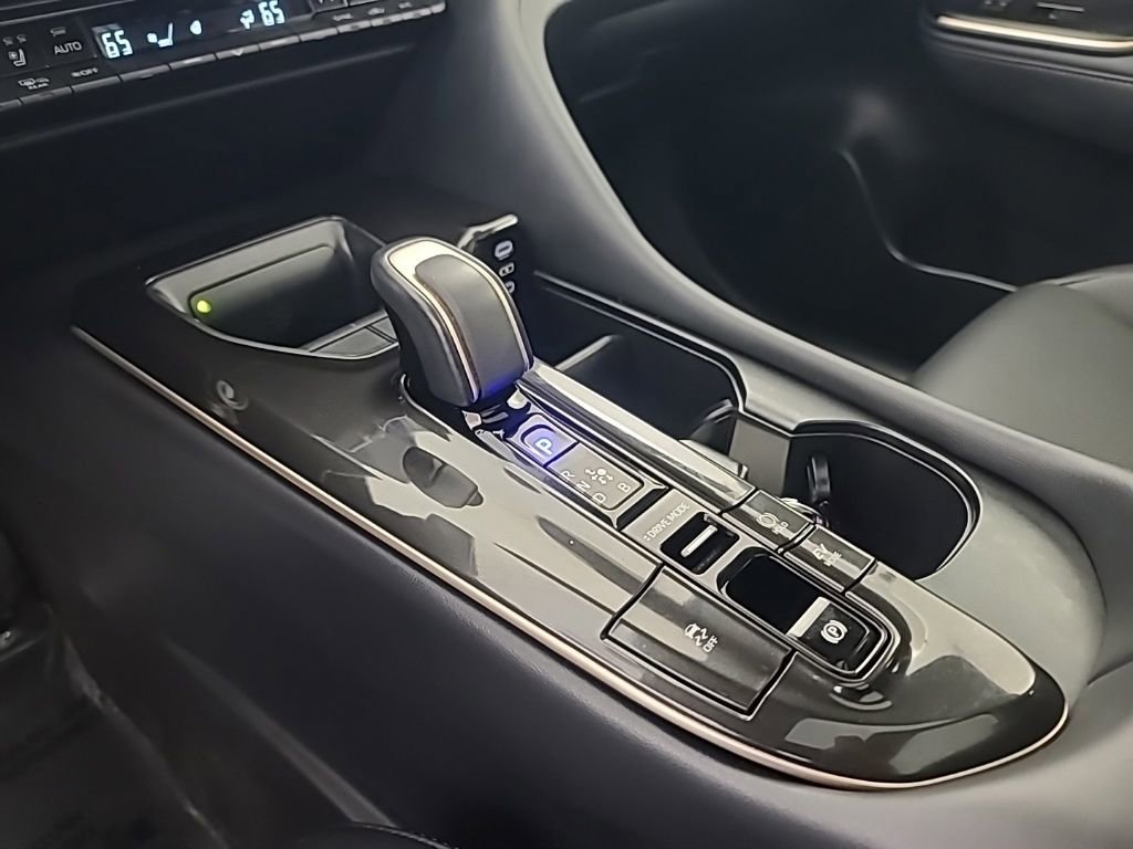 Used 2024 Toyota Crown Limited image 39