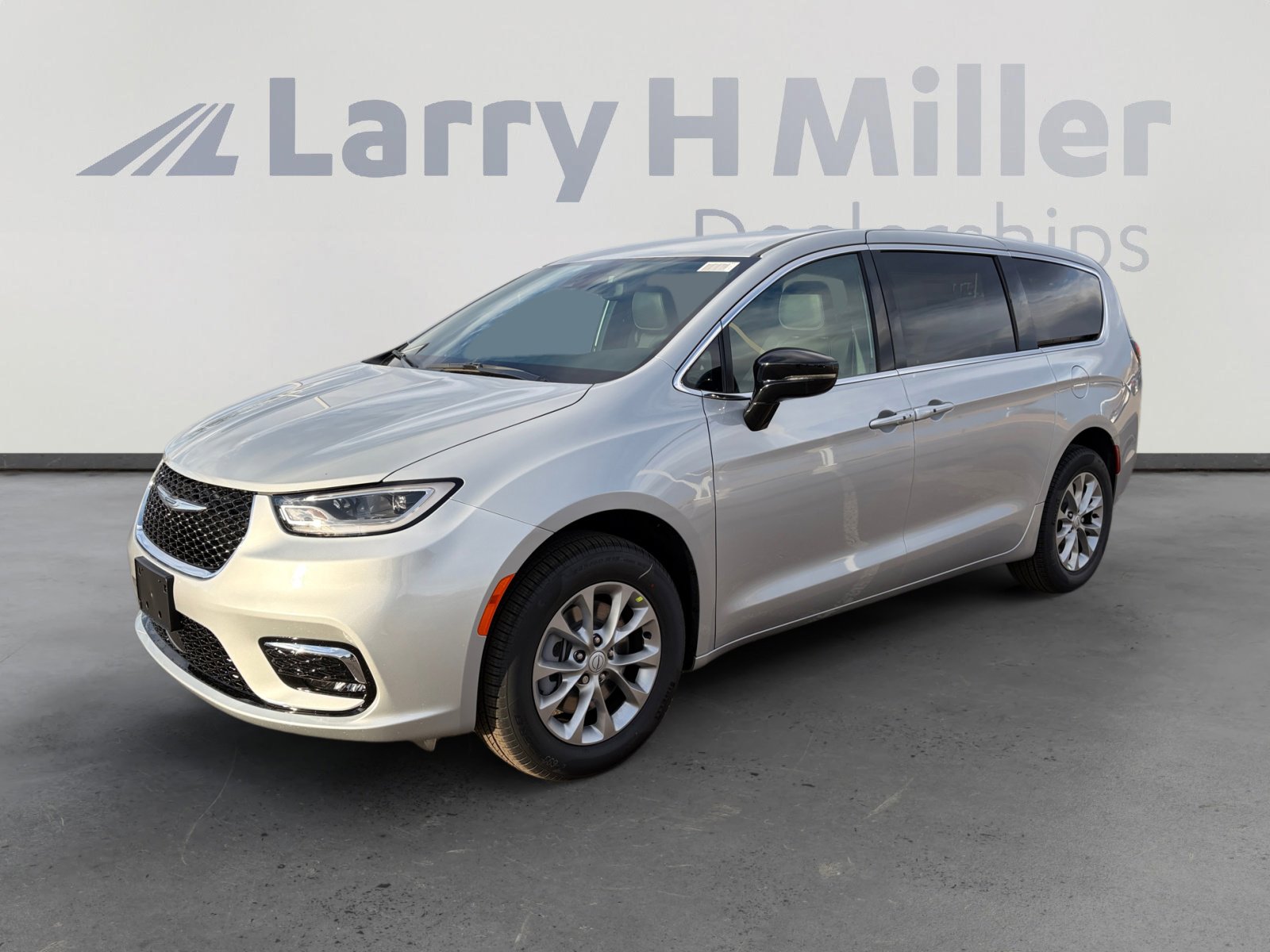 New 2026 Chrysler Pacifica Select AWD/4WD image 1