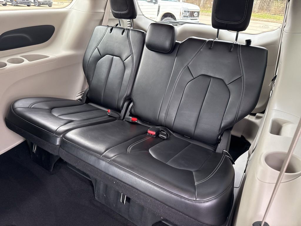 Used 2024 Chrysler Pacifica Touring-L image 10