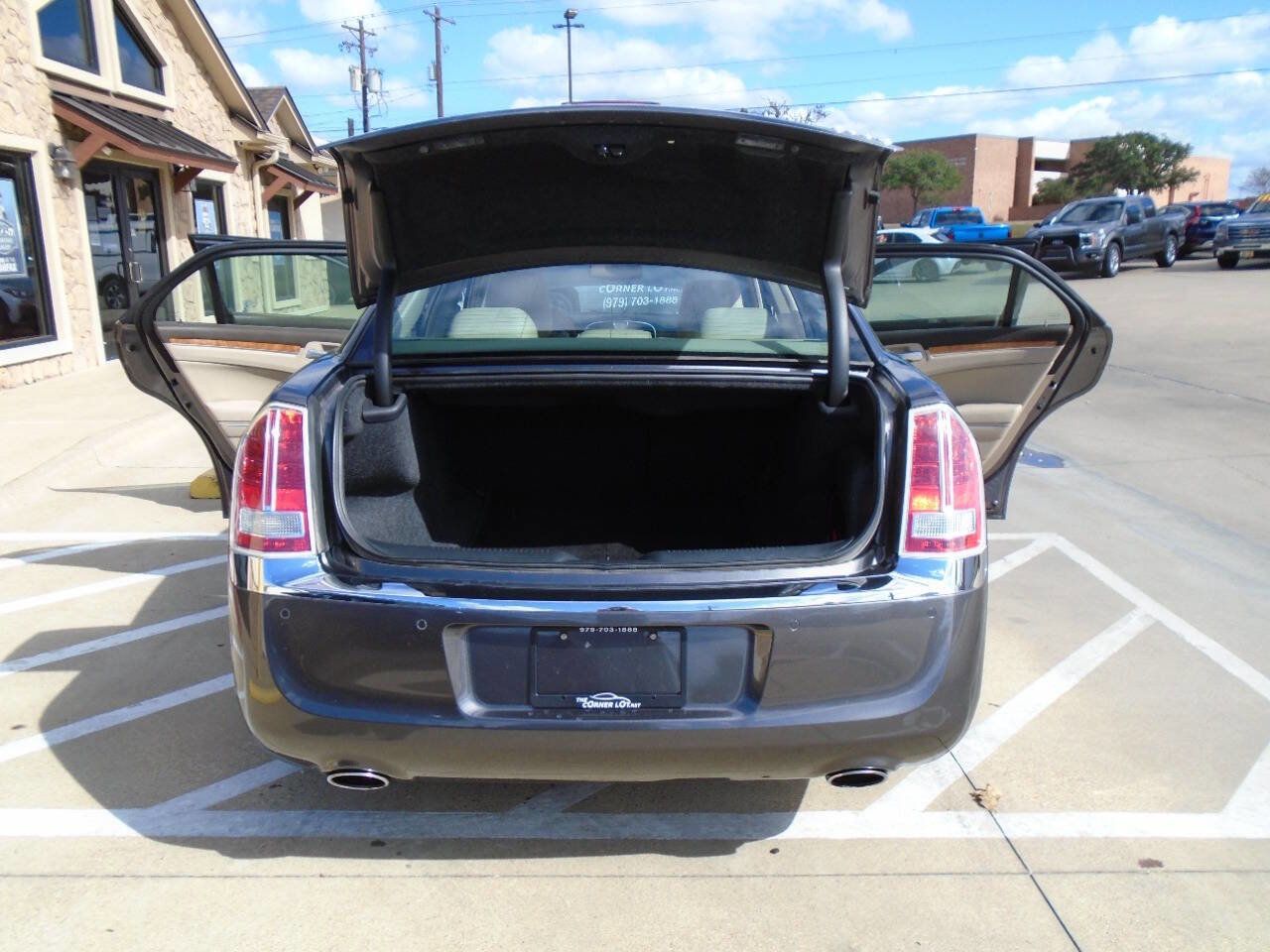 Used 2014 Chrysler 300 C w/ Beats Audio Group image 23