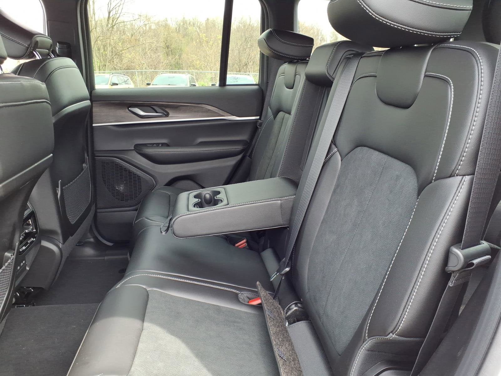 New 2026 Jeep Grand Cherokee Altitude AWD/4WD image 8