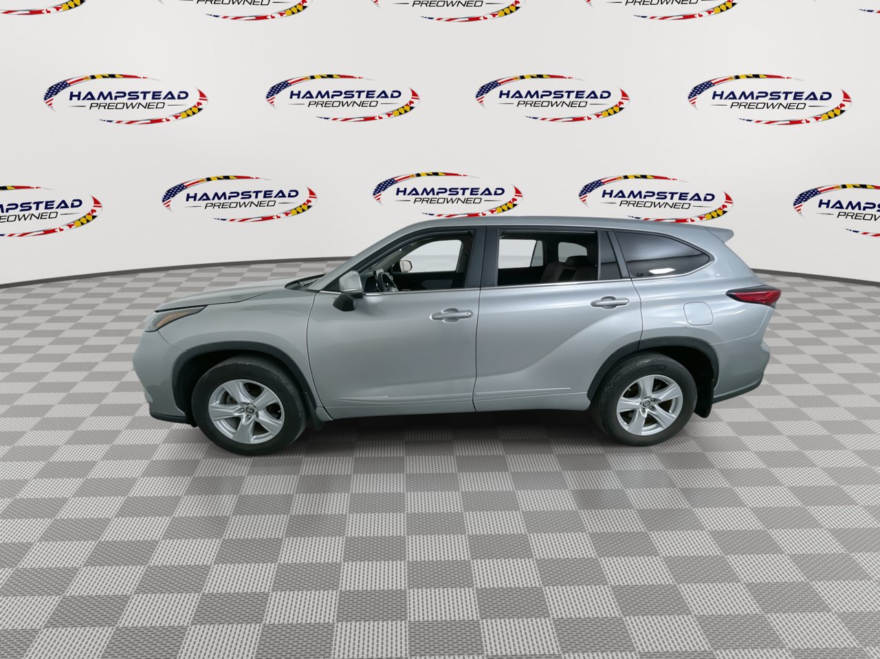 Used 2023 Toyota Highlander L AWD/4WD image 5