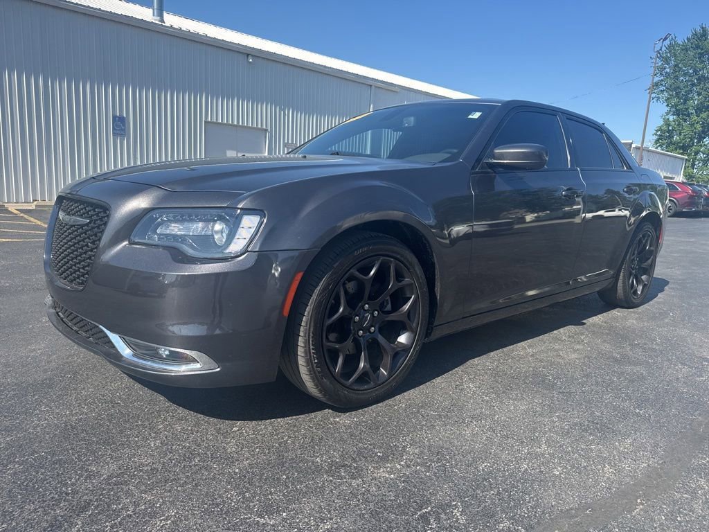 Used 2019 Chrysler 300 S RWD image 1