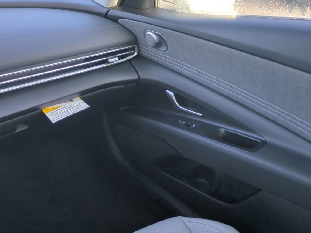 New 2026 Hyundai Elantra Limited image 18