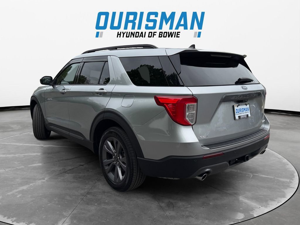 Used 2024 Ford Explorer XLT w/ Equipment Group 202A AWD/4WD image 4