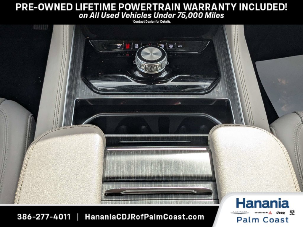 Used 2024 Jeep Wagoneer L Series II RWD image 18