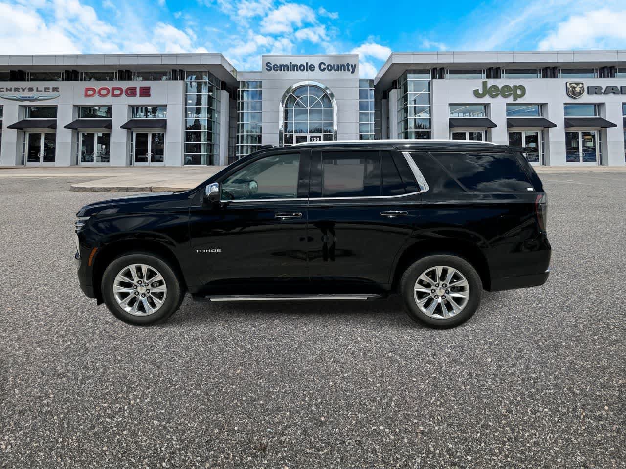 Used 2025 Chevrolet Tahoe Premier AWD/4WD image 5