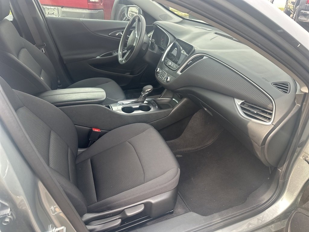 Used 2025 Chevrolet Malibu LT image 6