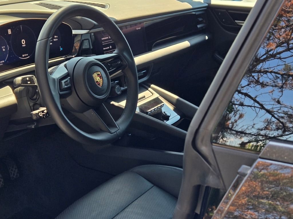 Certified 2024 Porsche Macan 4 Electric image 4