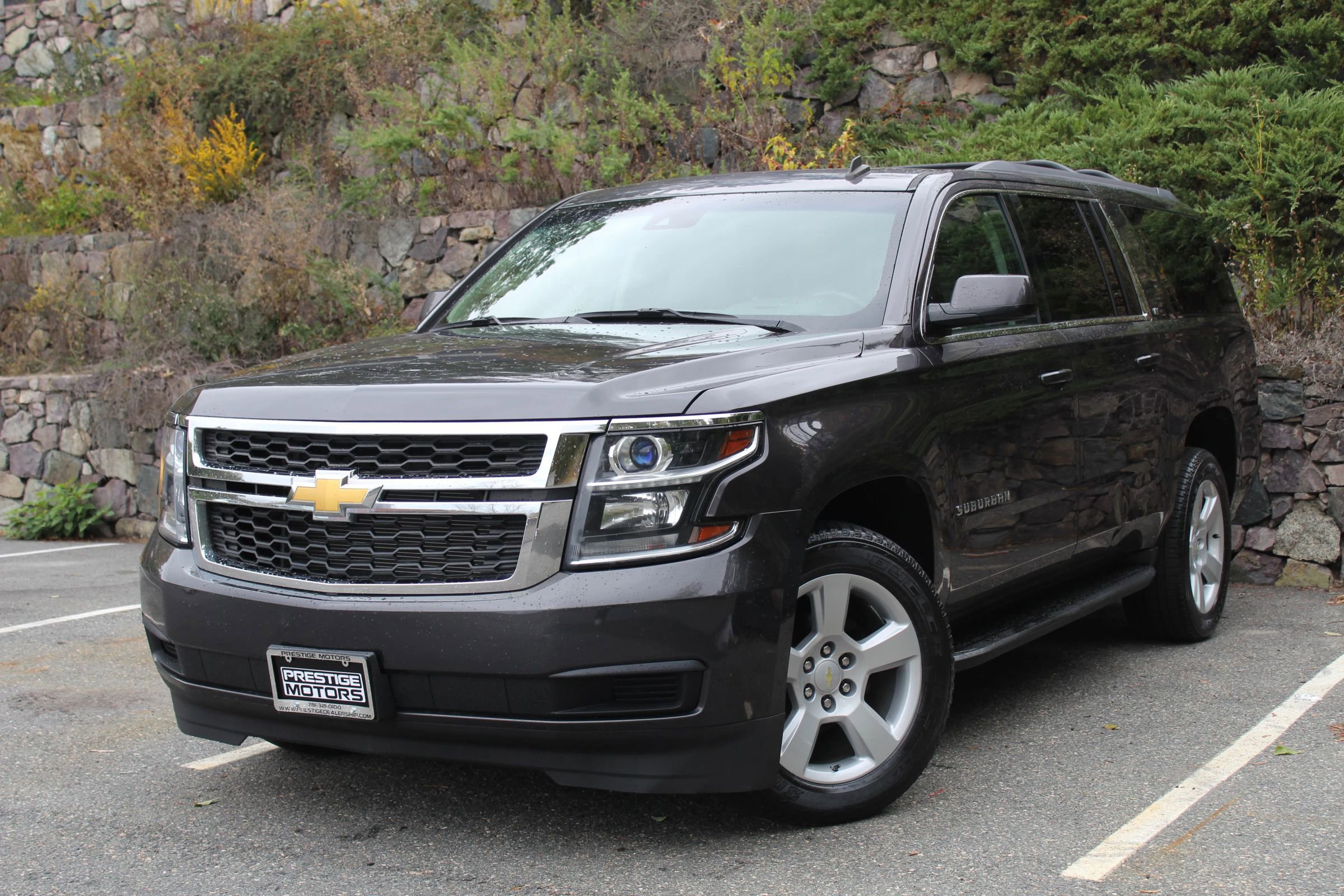 Used 2015 Chevrolet Suburban LT image 2
