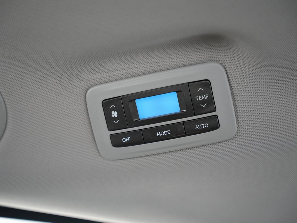 Used 2015 Toyota Sienna L image 40